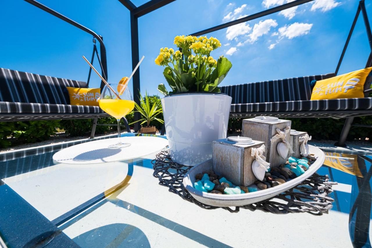 Villa Sky - Heating Pool Kaštel Novi Zewnętrze zdjęcie