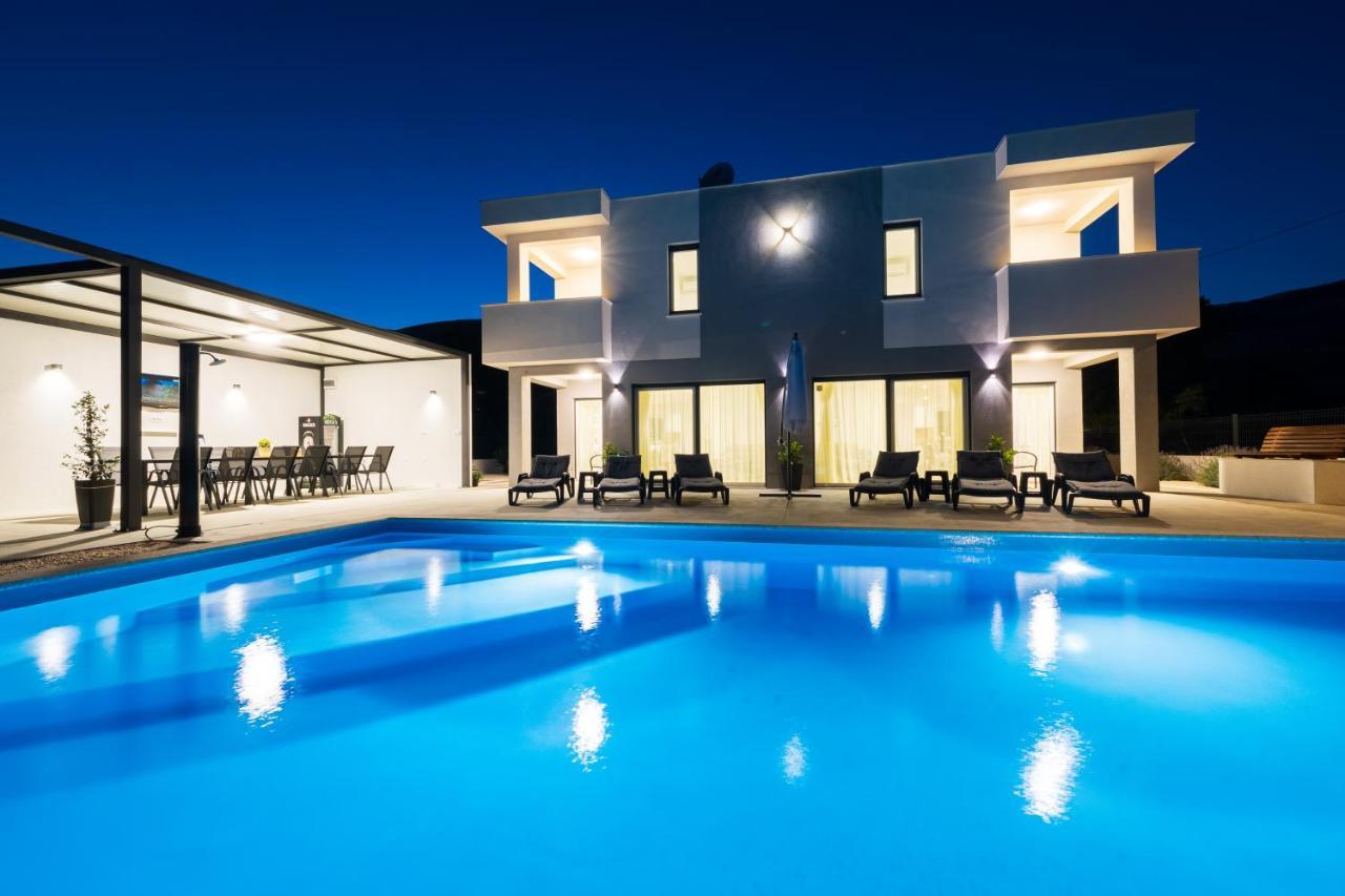 Villa Sky - Heating Pool Kaštel Novi Zewnętrze zdjęcie