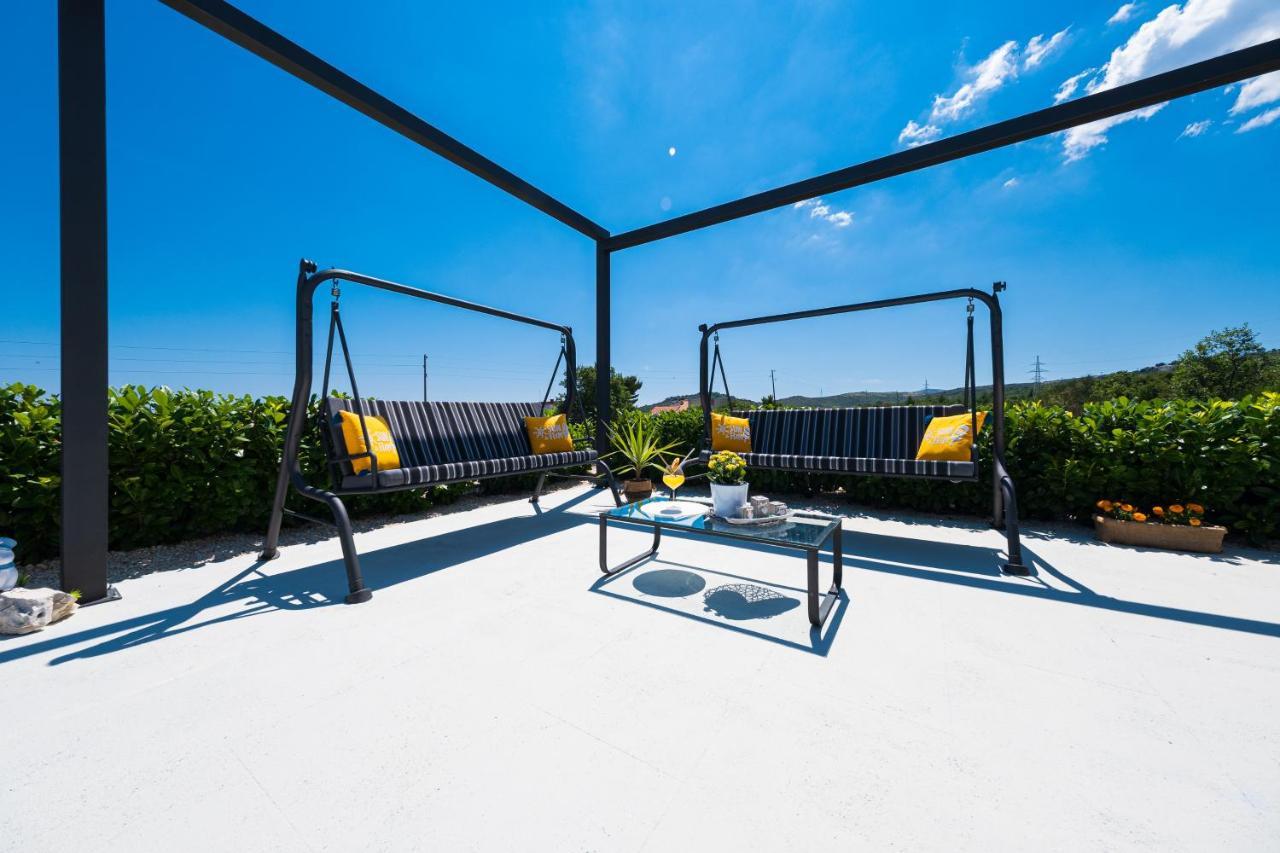 Villa Sky - Heating Pool Kaštel Novi Zewnętrze zdjęcie