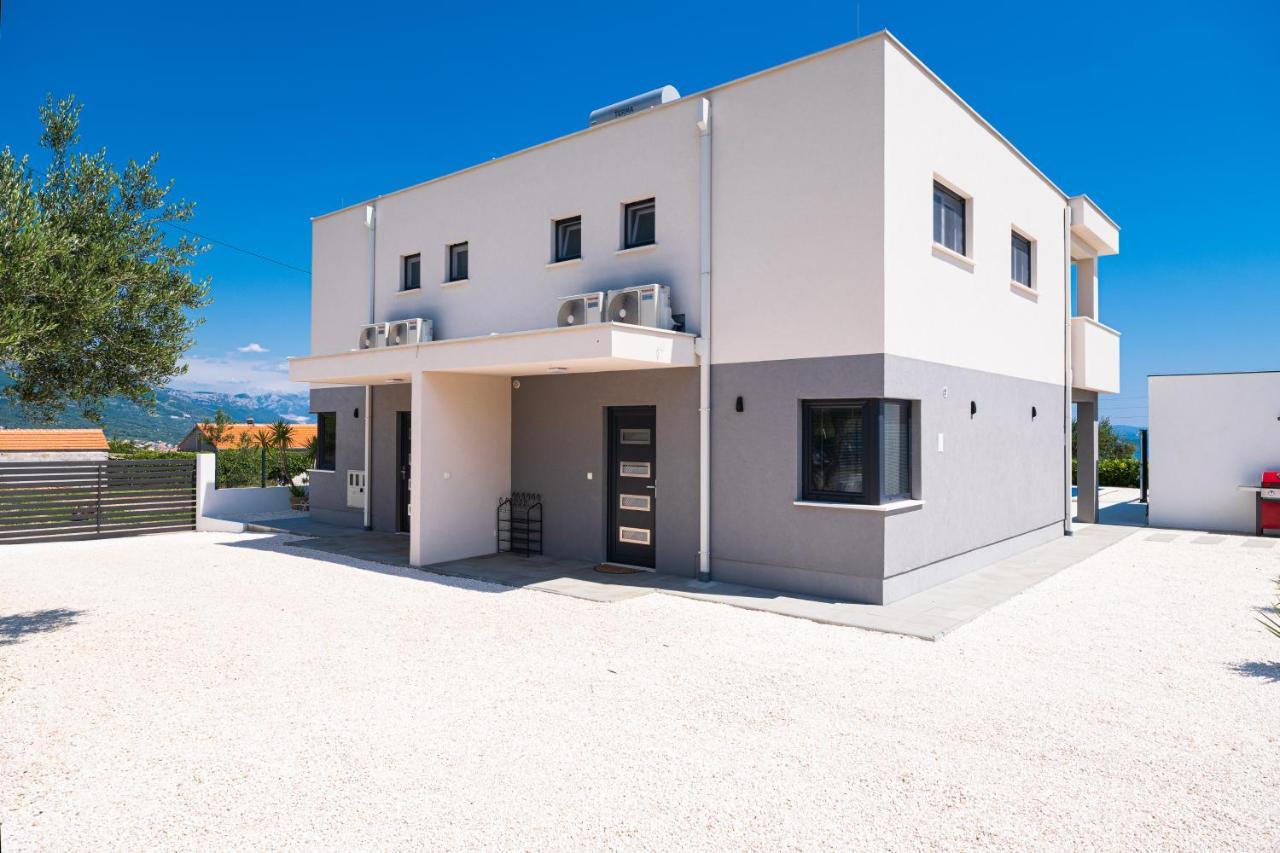 Villa Sky - Heating Pool Kaštel Novi Zewnętrze zdjęcie