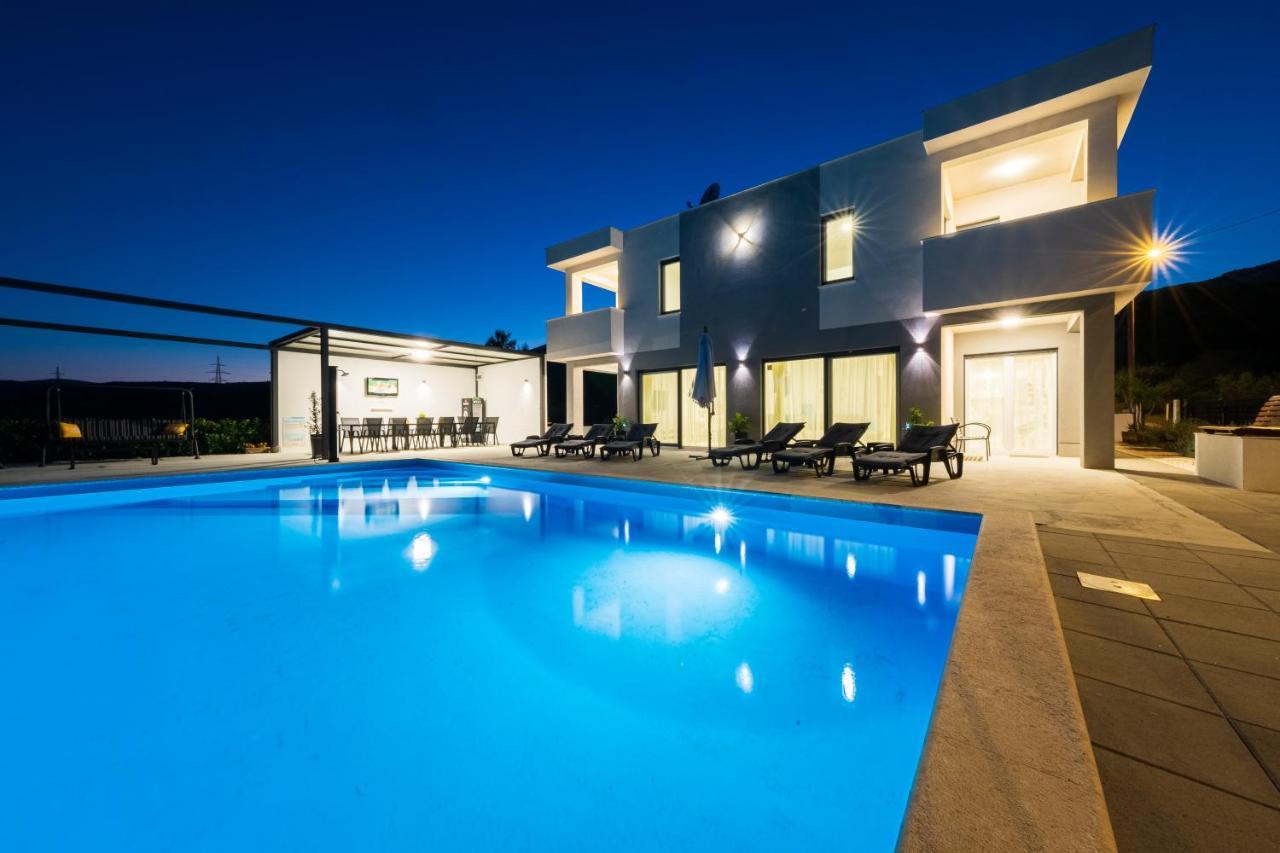 Villa Sky - Heating Pool Kaštel Novi Zewnętrze zdjęcie
