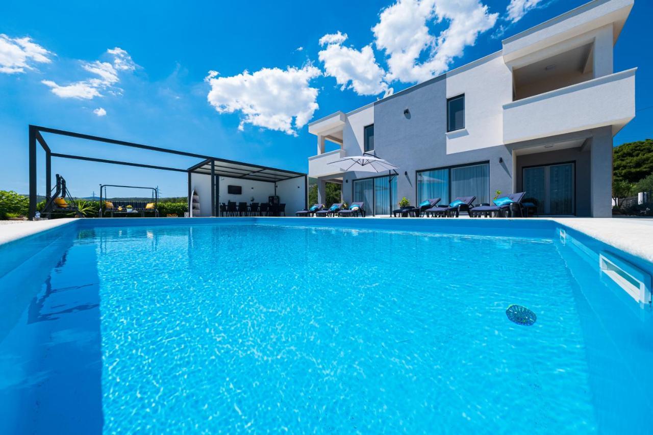 Villa Sky - Heating Pool Kaštel Novi Zewnętrze zdjęcie
