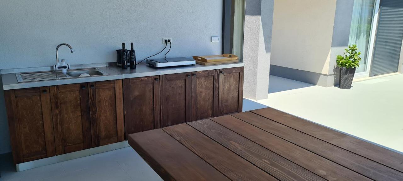 Villa Sky - Heating Pool Kaštel Novi Zewnętrze zdjęcie