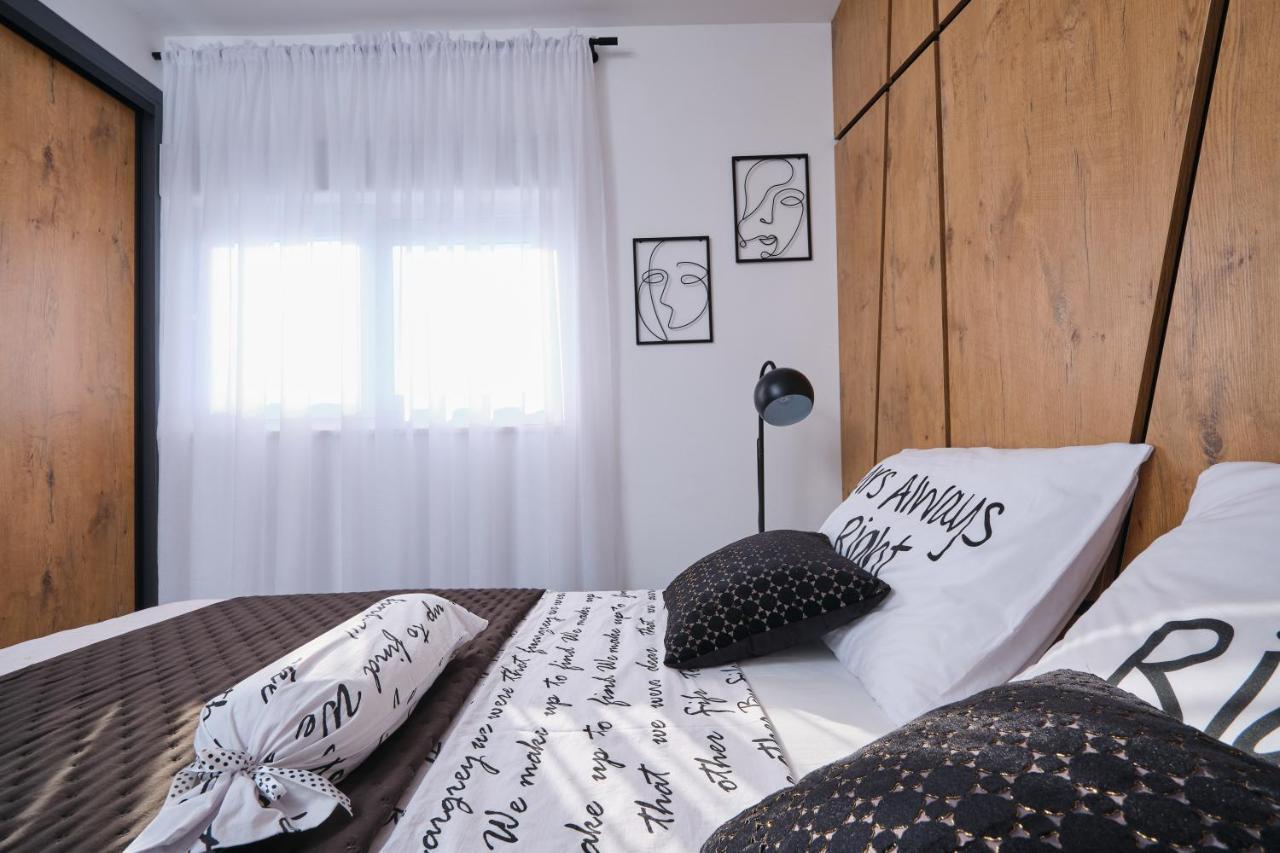 Villa Sky - Heating Pool Kaštel Novi Zewnętrze zdjęcie