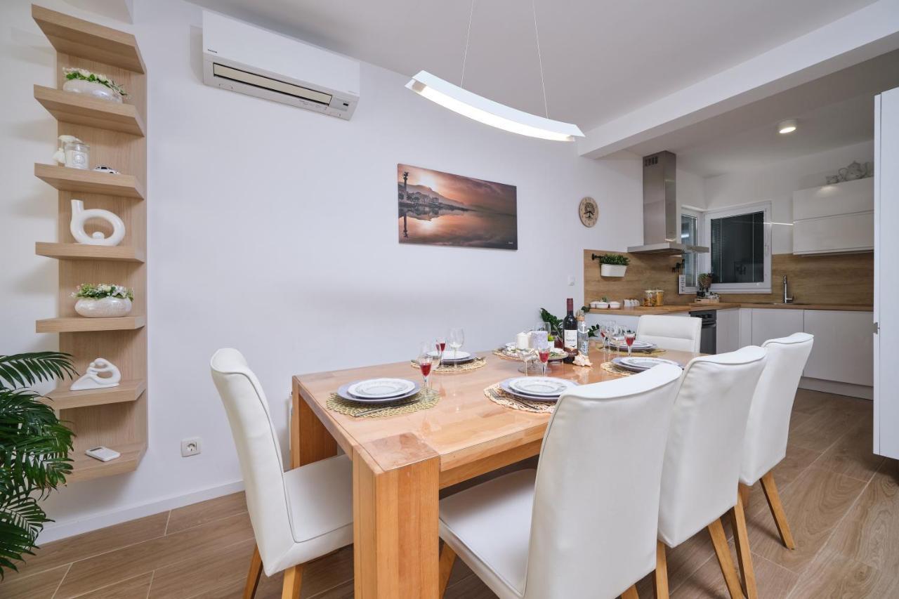 Villa Sky - Heating Pool Kaštel Novi Zewnętrze zdjęcie
