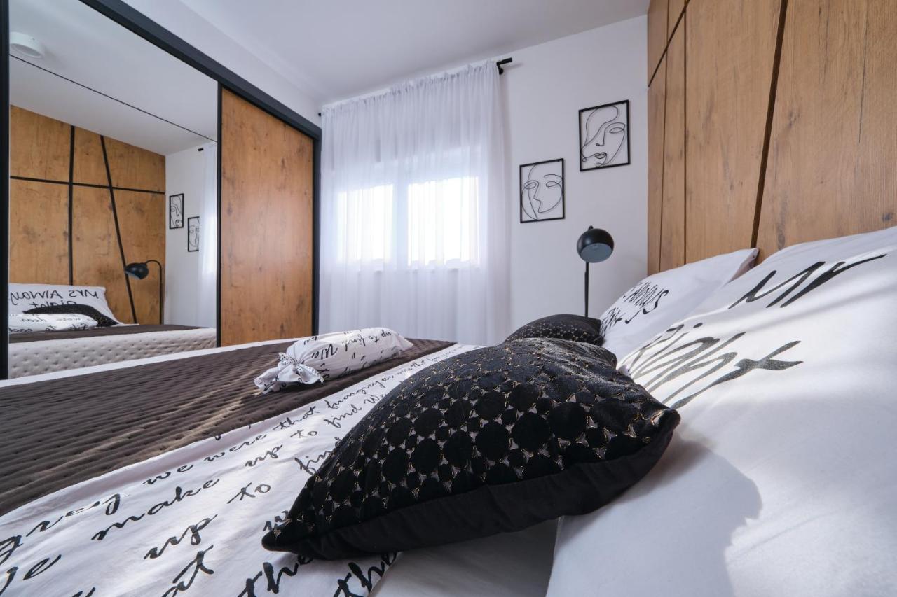 Villa Sky - Heating Pool Kaštel Novi Zewnętrze zdjęcie