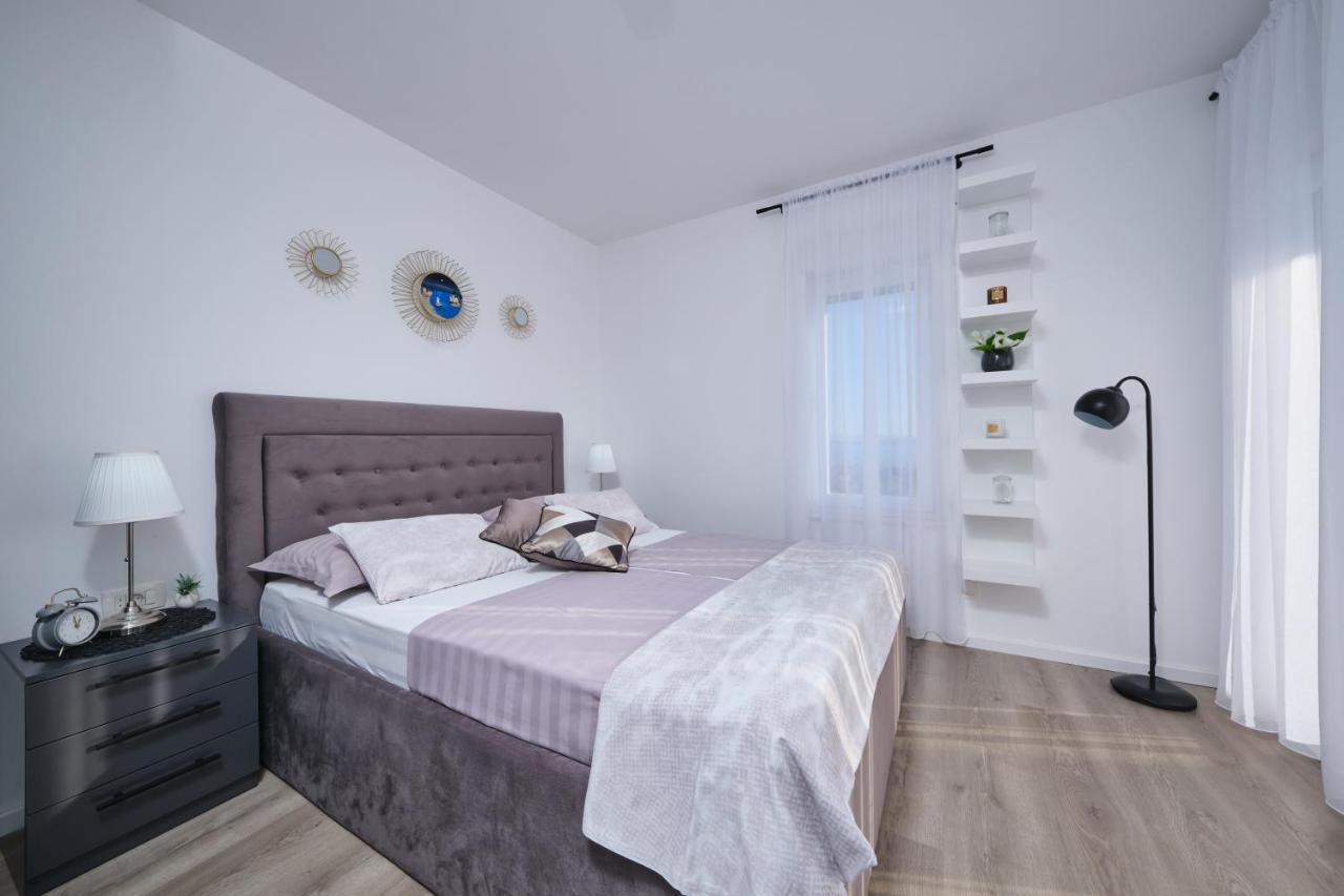 Villa Sky - Heating Pool Kaštel Novi Zewnętrze zdjęcie