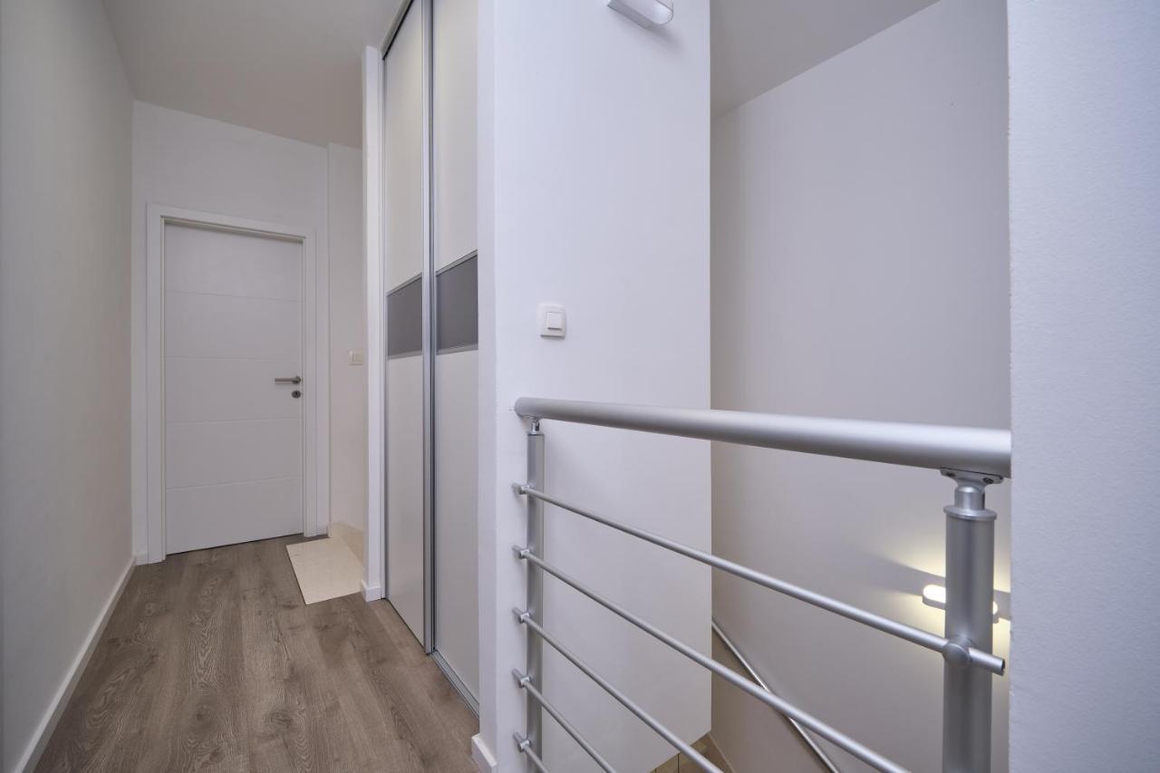 Villa Sky - Heating Pool Kaštel Novi Zewnętrze zdjęcie