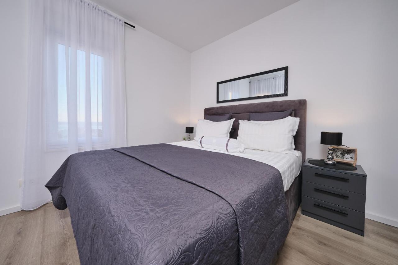 Villa Sky - Heating Pool Kaštel Novi Zewnętrze zdjęcie