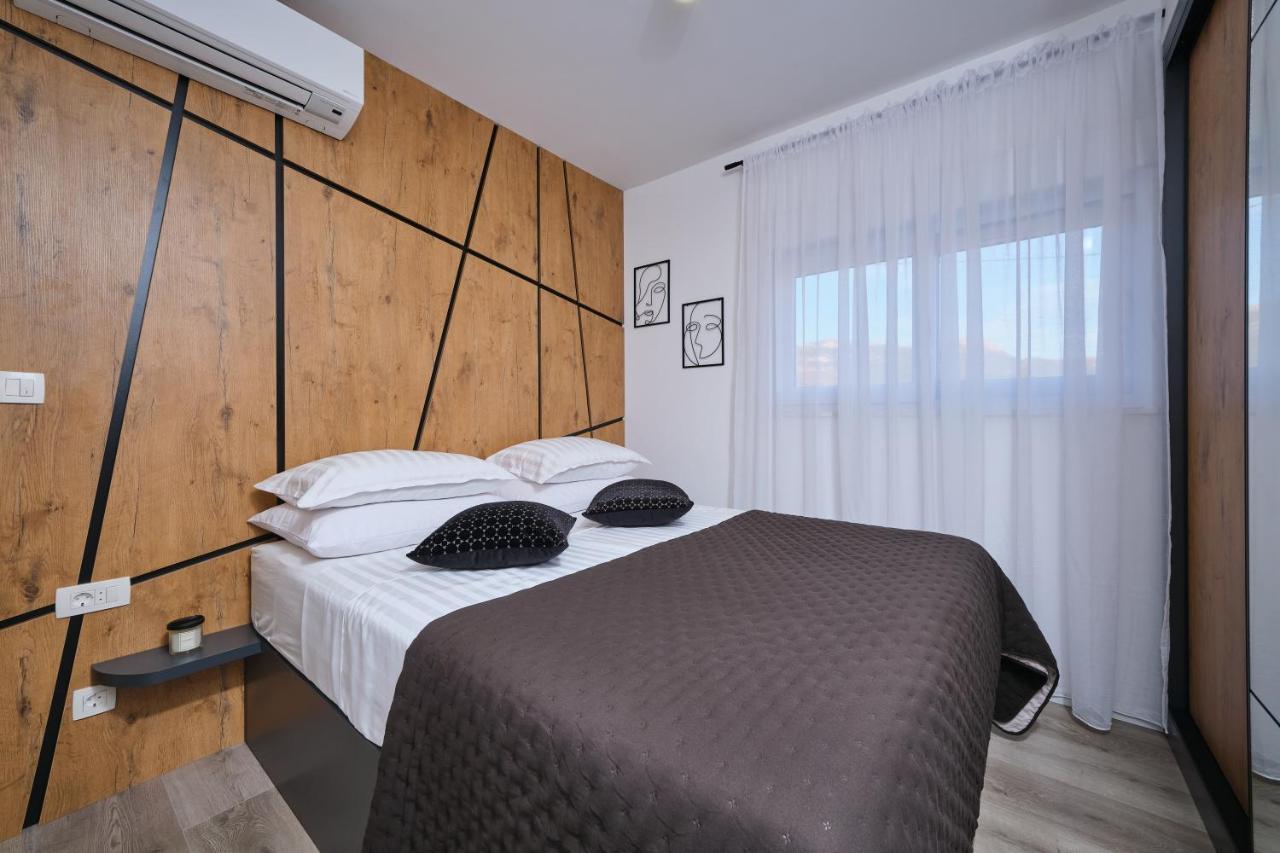 Villa Sky - Heating Pool Kaštel Novi Zewnętrze zdjęcie