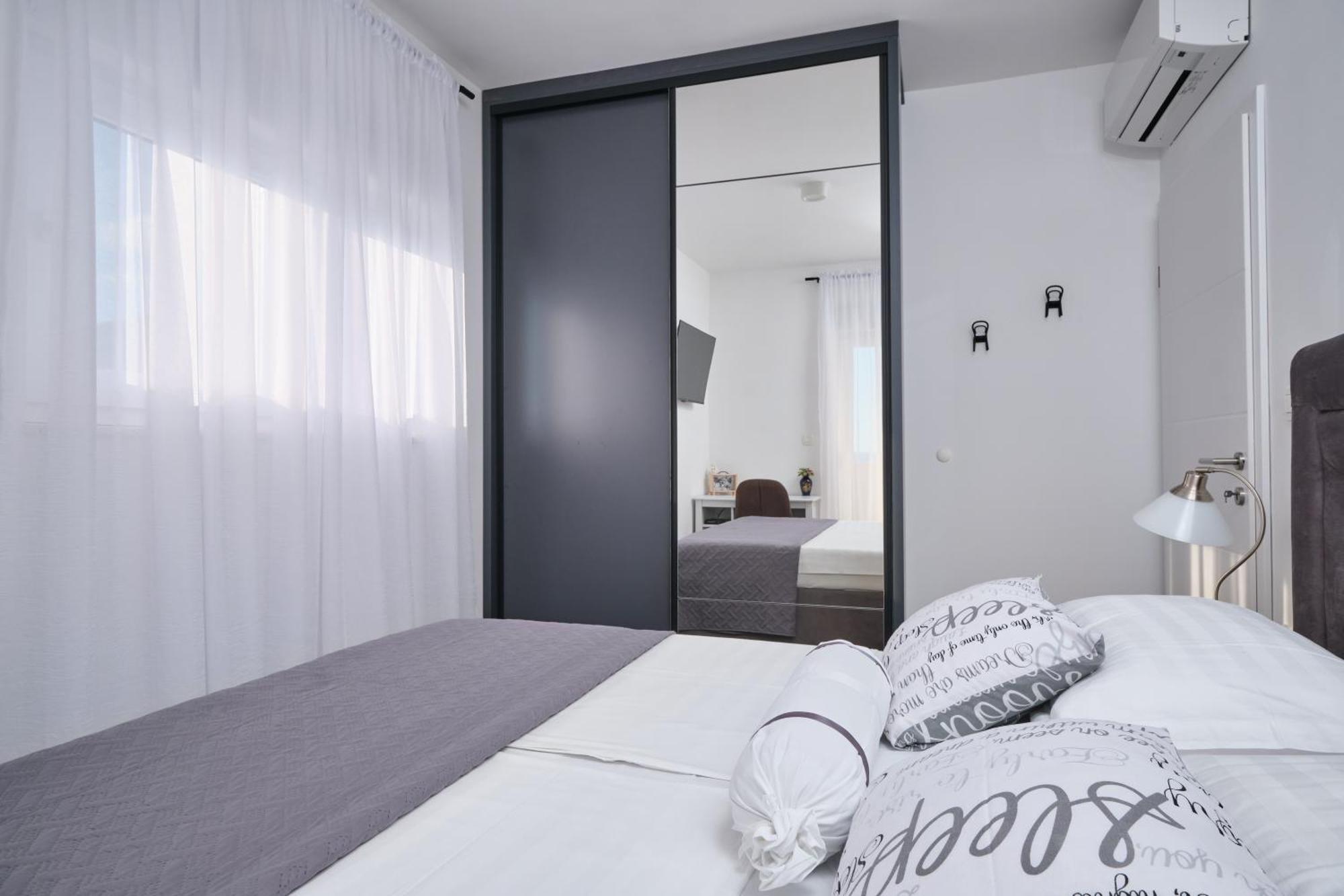 Villa Sky - Heating Pool Kaštel Novi Zewnętrze zdjęcie