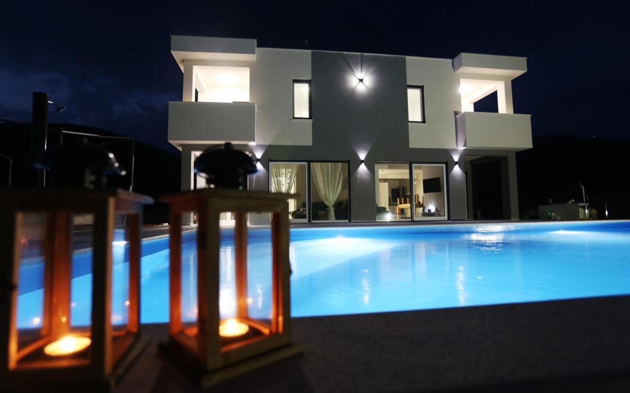 Villa Sky - Heating Pool Kaštel Novi Zewnętrze zdjęcie