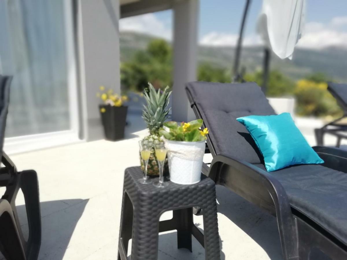 Villa Sky - Heating Pool Kaštel Novi Zewnętrze zdjęcie