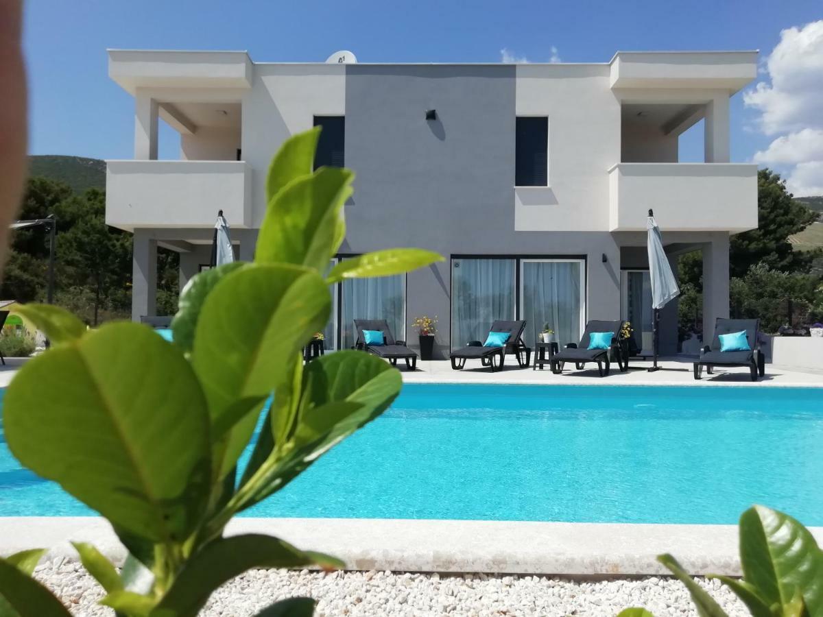 Villa Sky - Heating Pool Kaštel Novi Zewnętrze zdjęcie